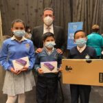 Entregan 1.000 tablets y 94 computadores en comodato para alumnos de los IED de Cajicá.