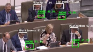 ¡A trabajar! Crean software para delatar a los congresistas que pierden tiempo con su celular en medio de las sesiones.
